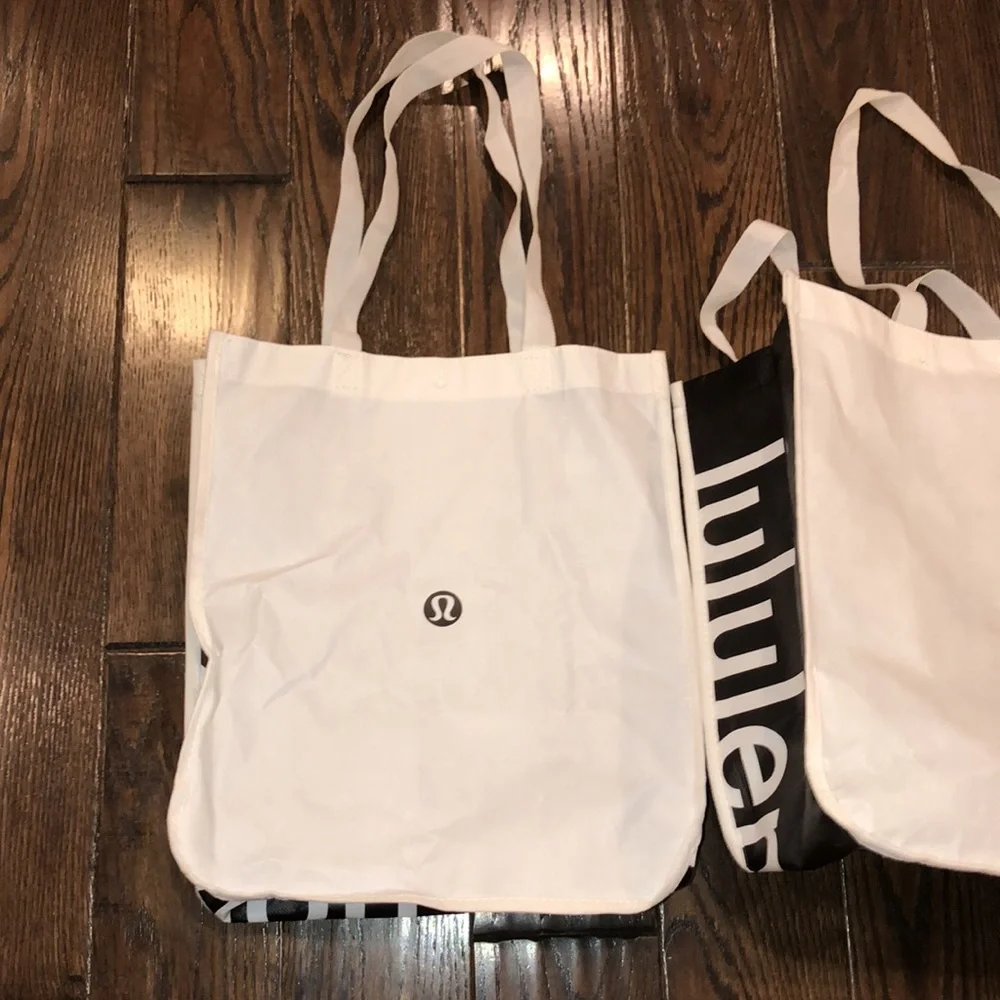 Lululemon Set of two reusable tote bags
